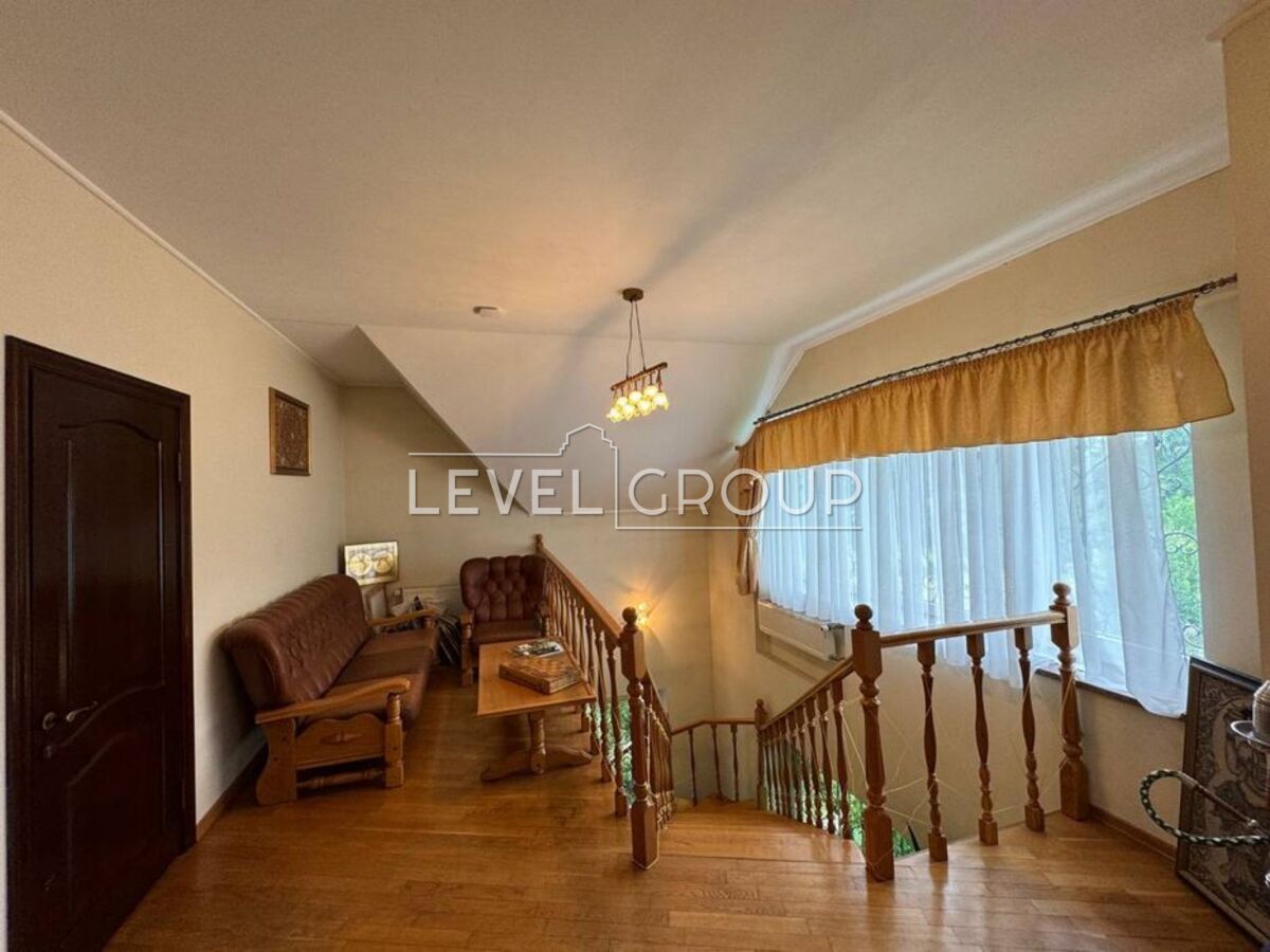 Богатирська вул., 30А