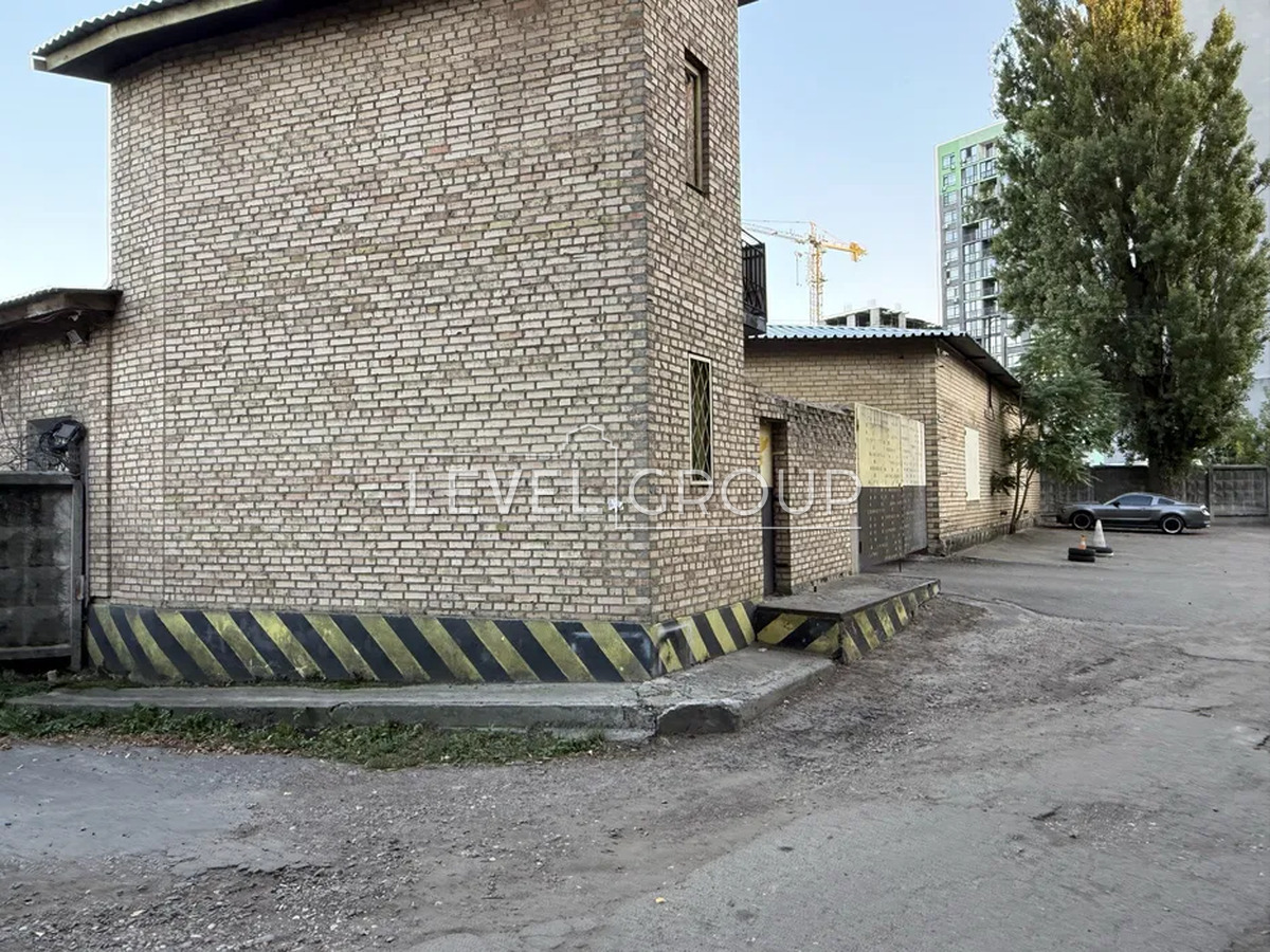 Raketna Street.