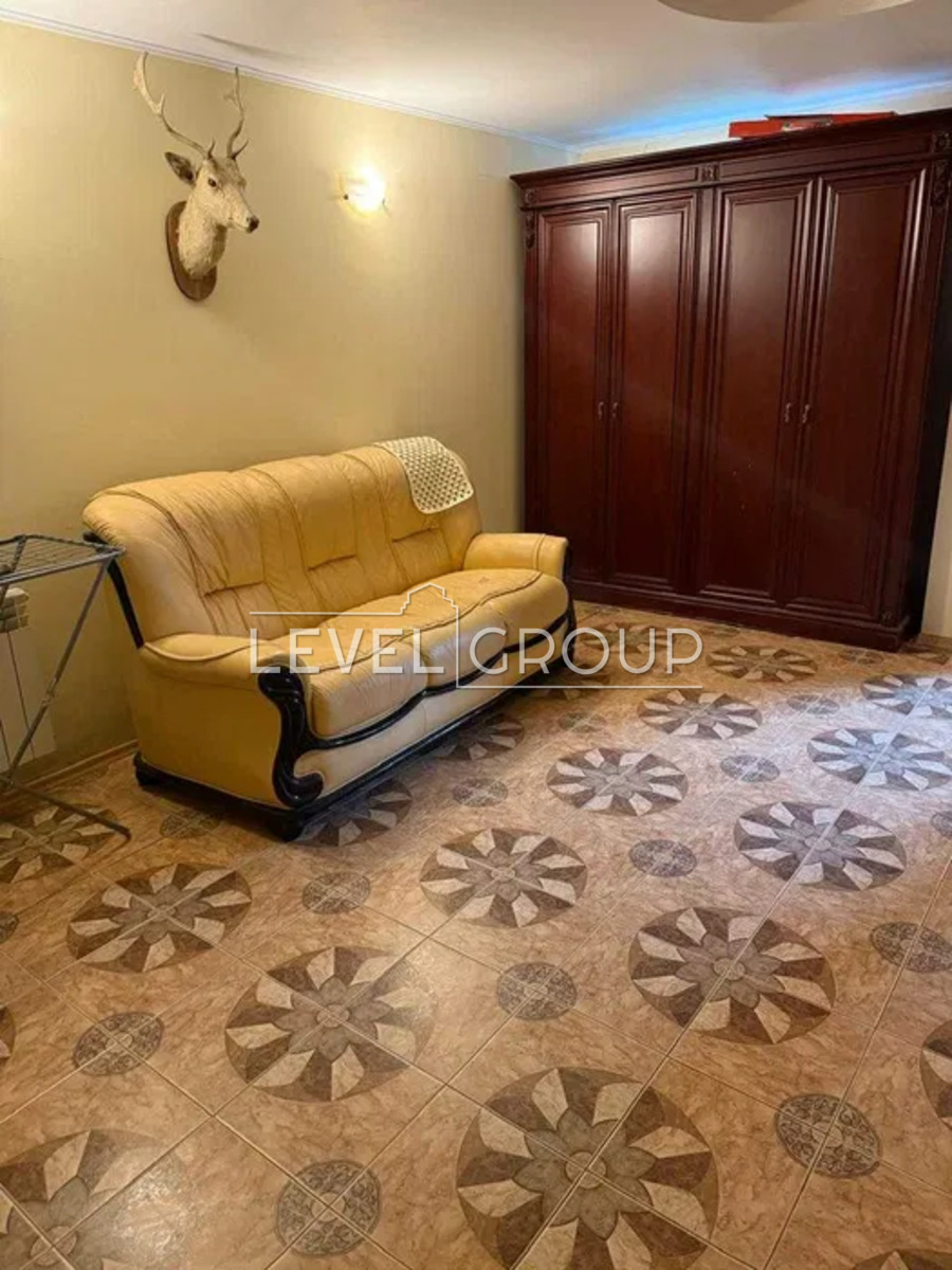 Центральна, 24