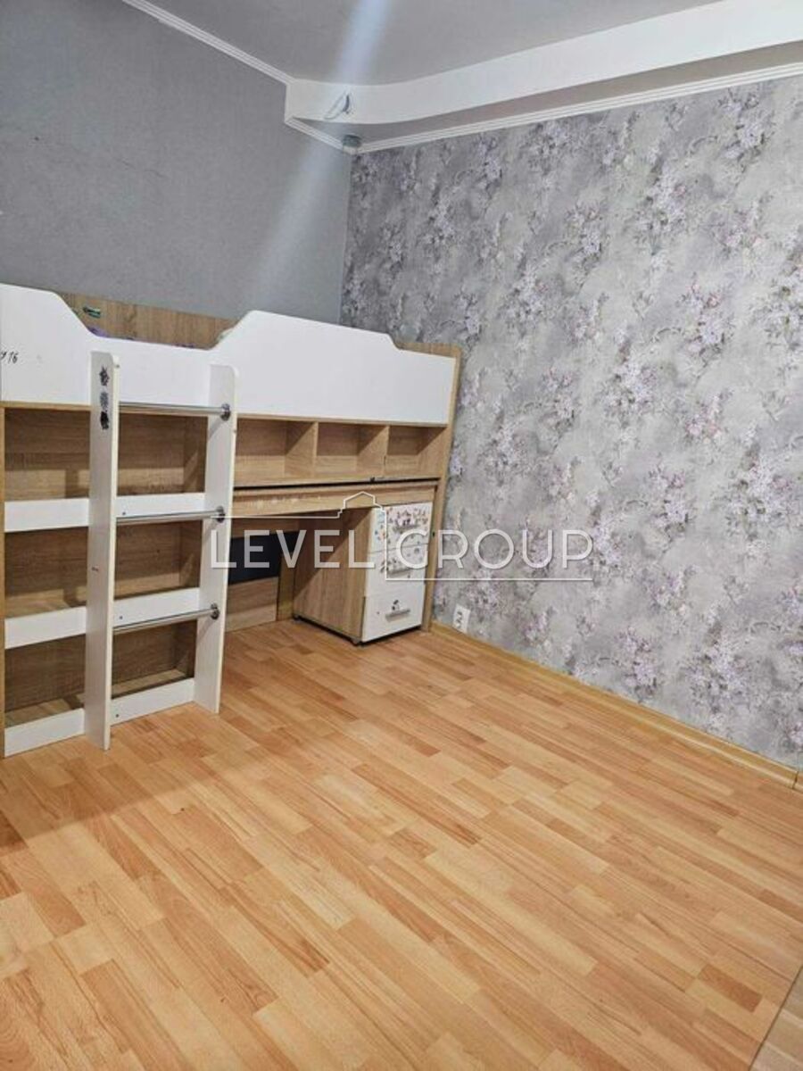 October 14th Avenue, 12/1