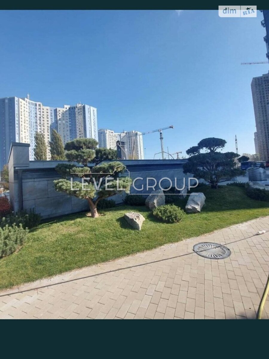 Академіка Заболотного вул., 1а