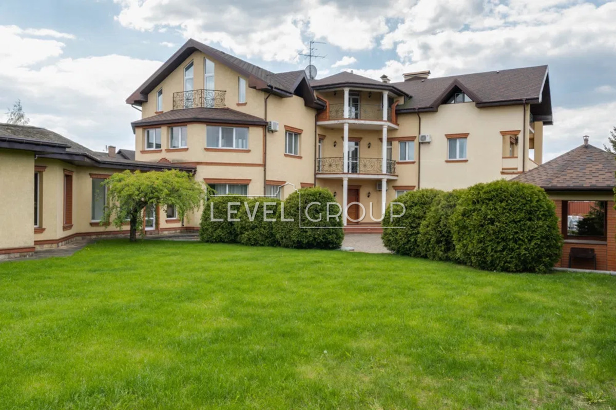 Дніпровська, 10