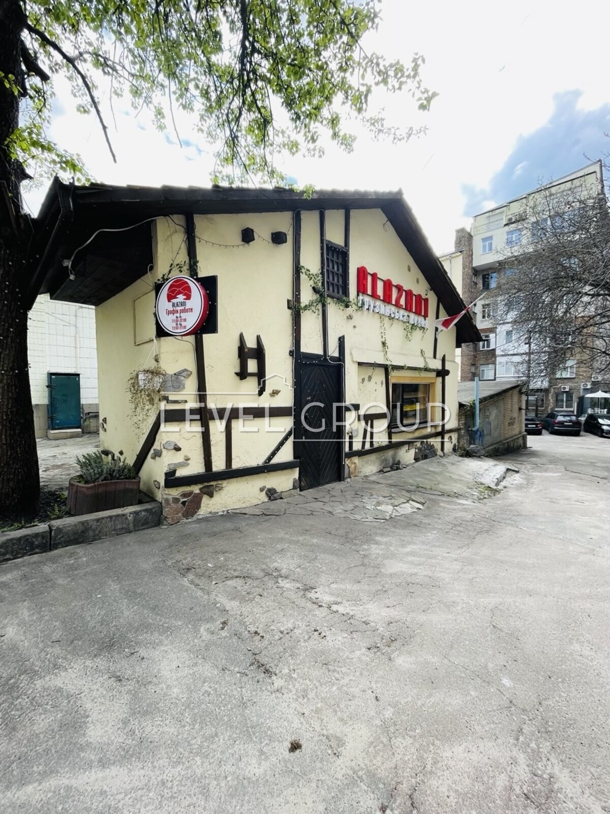 Volodymyrska St., 69A