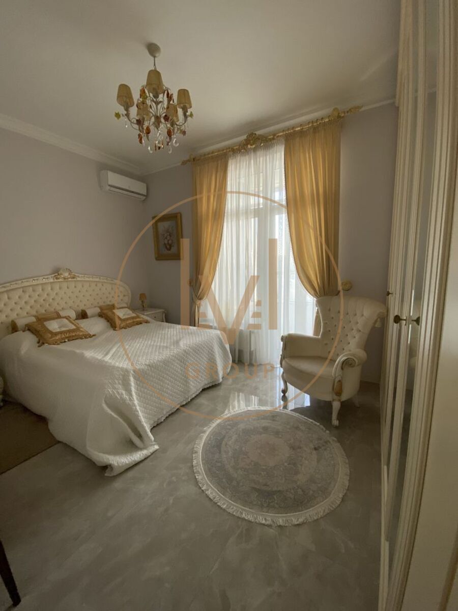 Lesi Ukrainky Blvd., 7V