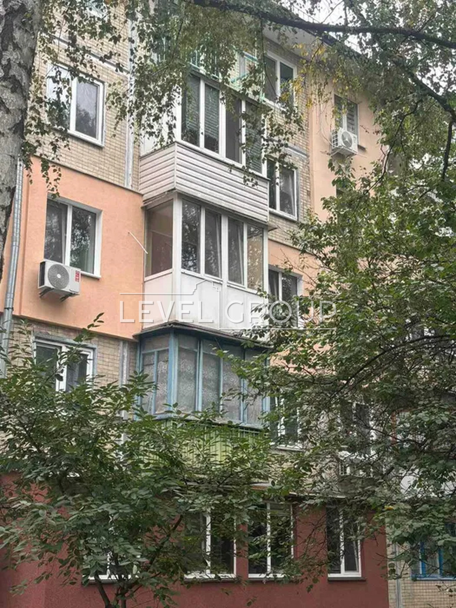 Михайла Донця вул., 9