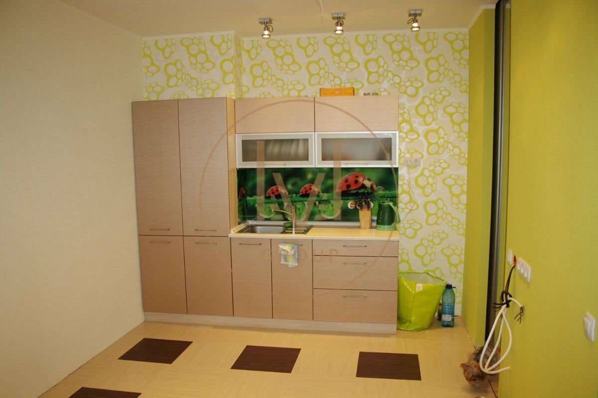 Регенераторна вул., 4