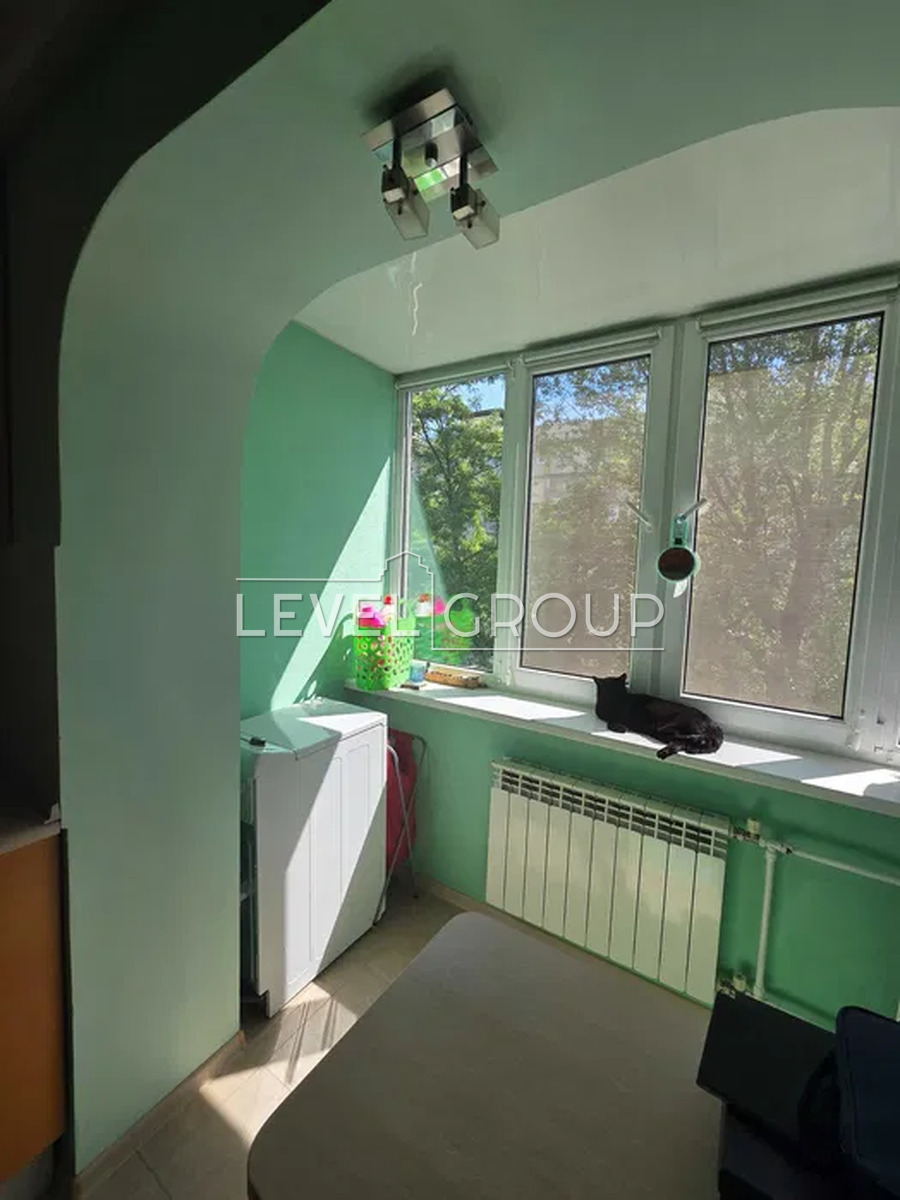 Европейського Союзу просп. (Правди), 80б