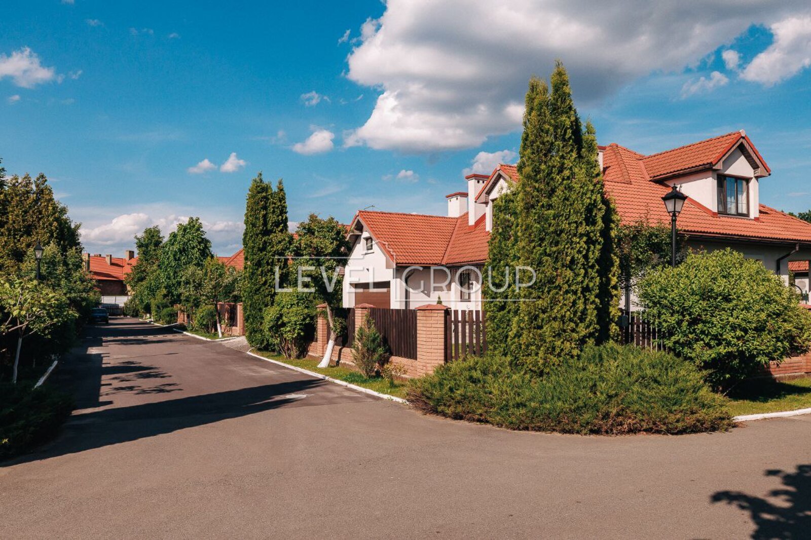 Юліанська, 53