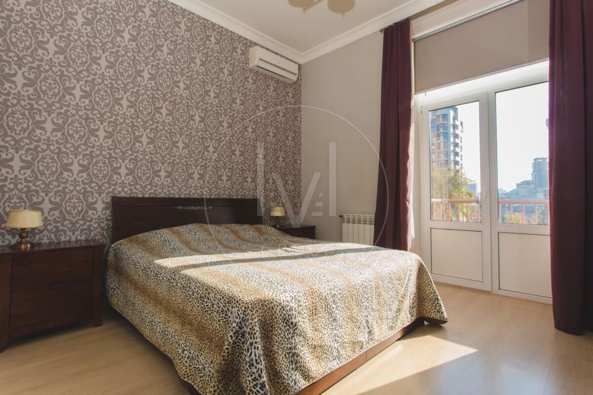 Khreschatyk St., 23