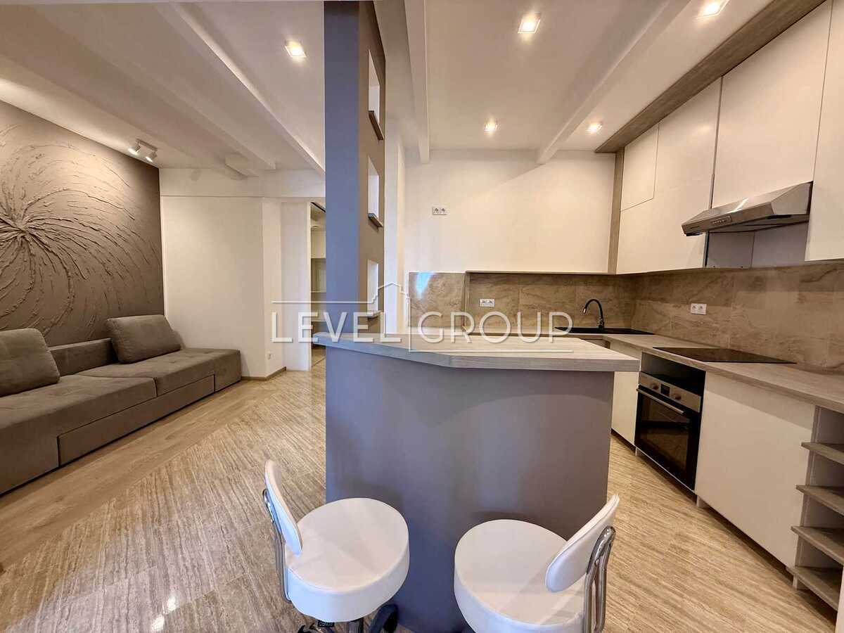Verkhniy Val St., 27