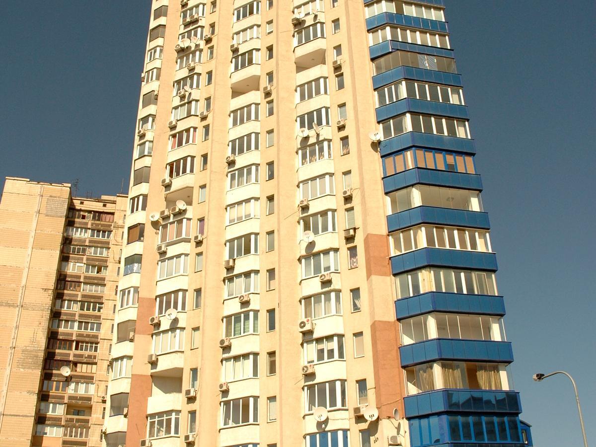 Вячеслава Чорновола вул., 20