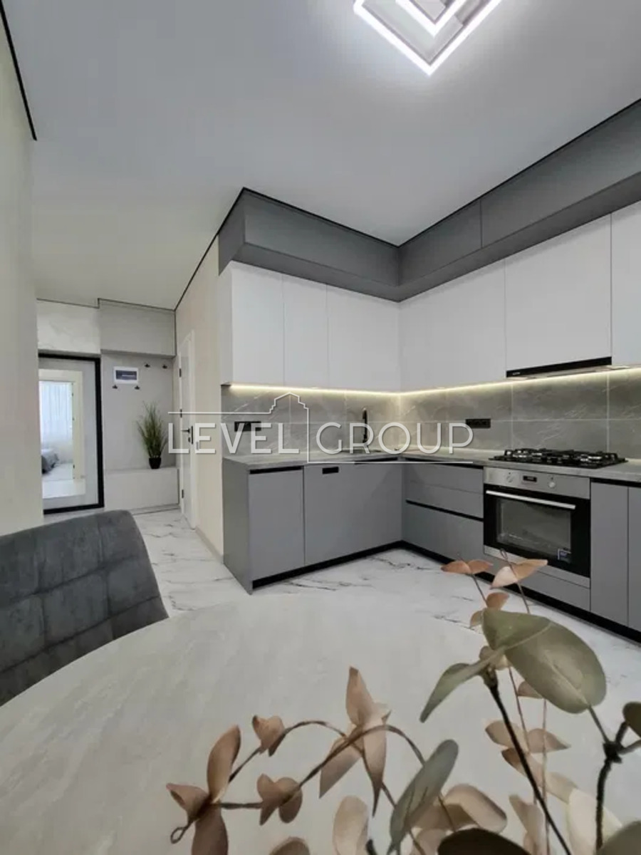 Святошинська, 56