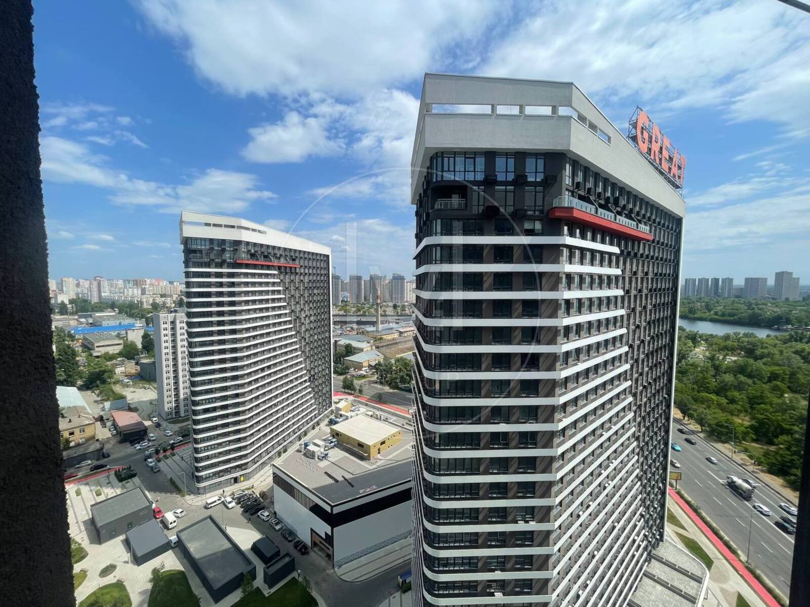 Dniprovska naberezhna, 15e