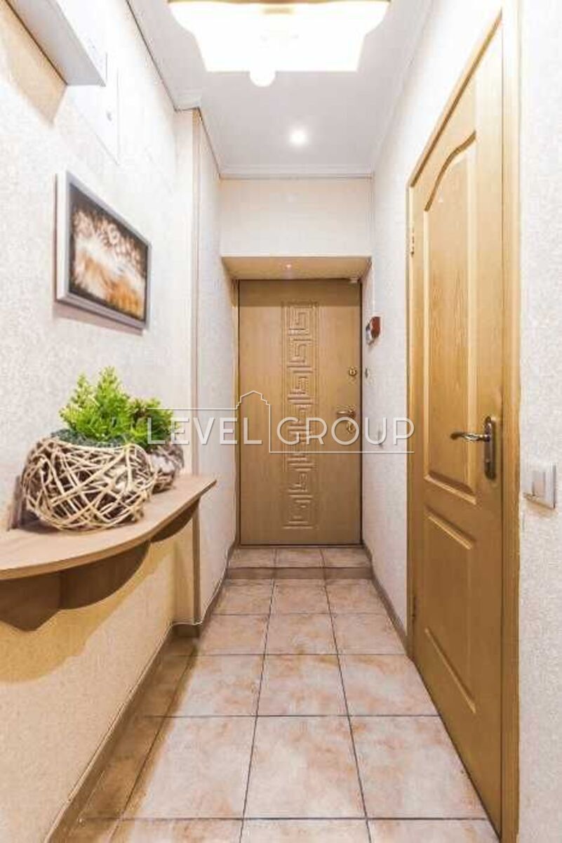Лесі Українки бульв., 15