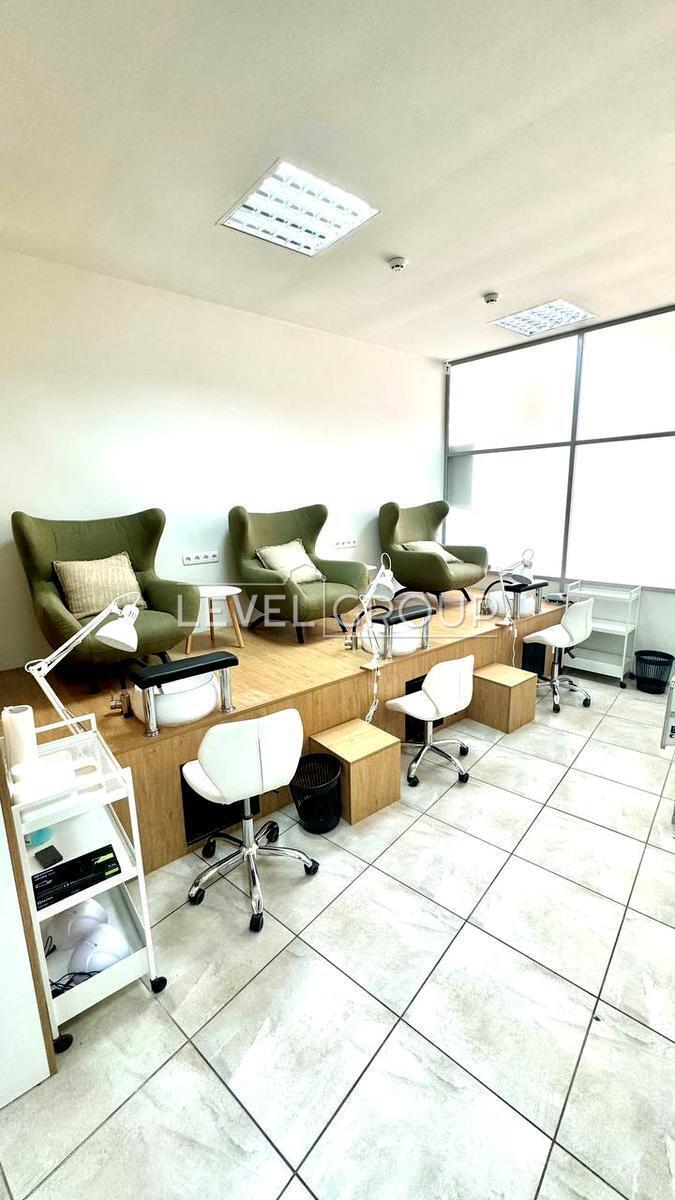 Федора Ернста вул., 16б
