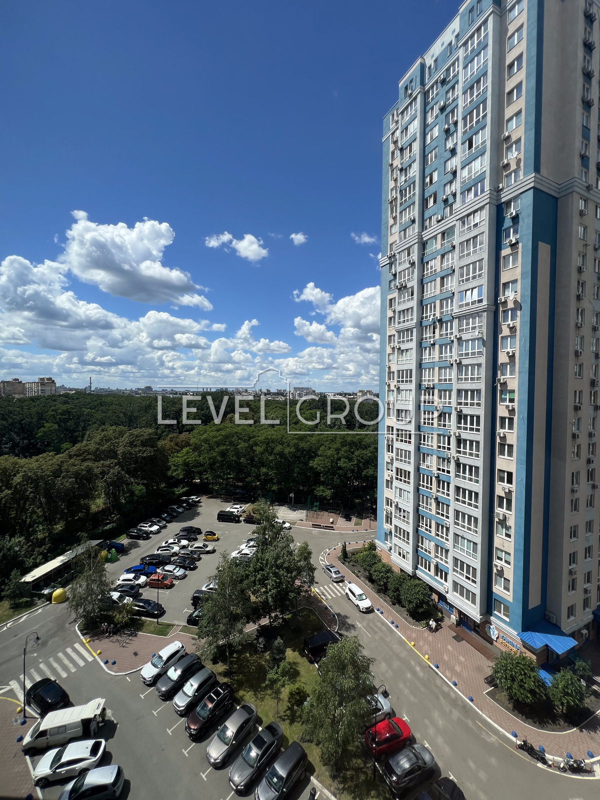 Авіаконструктора Ігоря Сікорського вул., 1Б