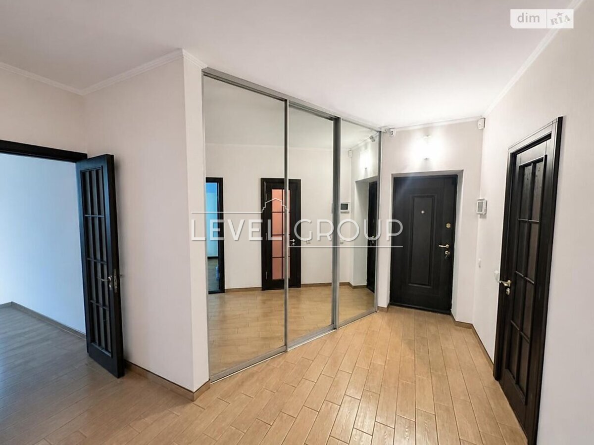 Chokolivskyi Blvd., 42A
