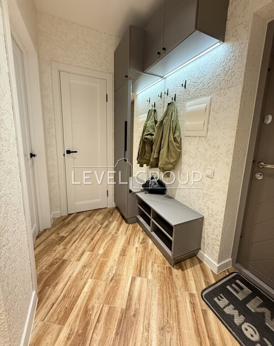 Драгоманова вул., 10