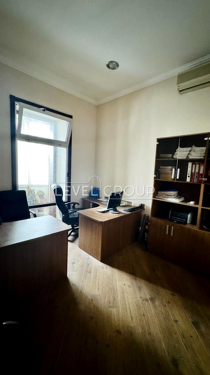 Велика Васильківська вул. (Червоноармійська), 33