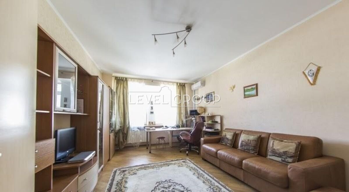Панаса Мирного вул., 12