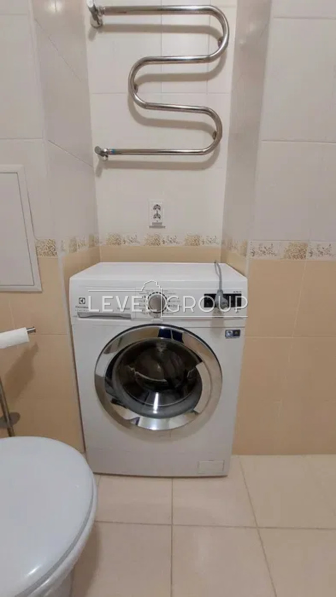 Воскресенська вул., 14е