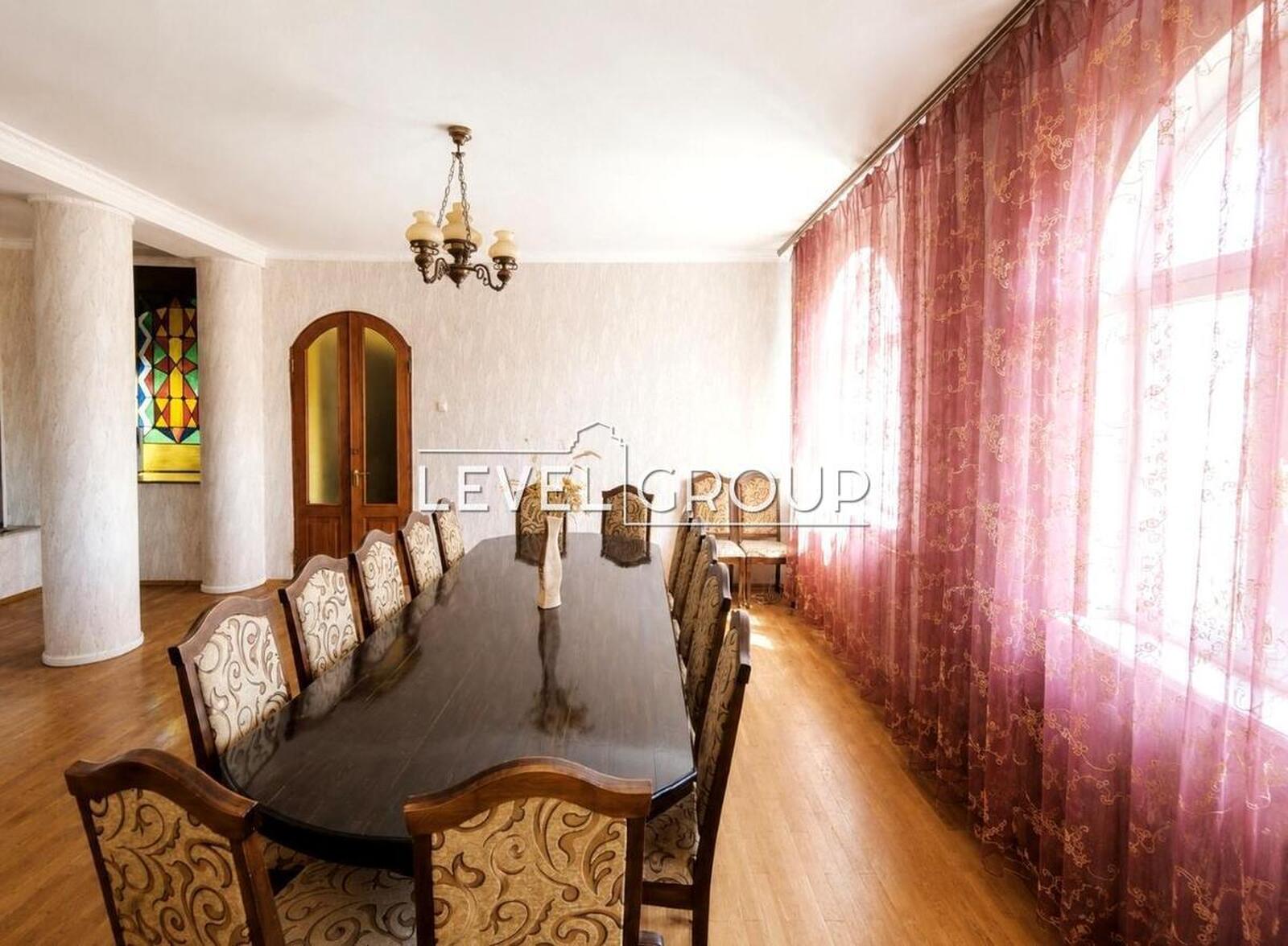 Вишнева вул.