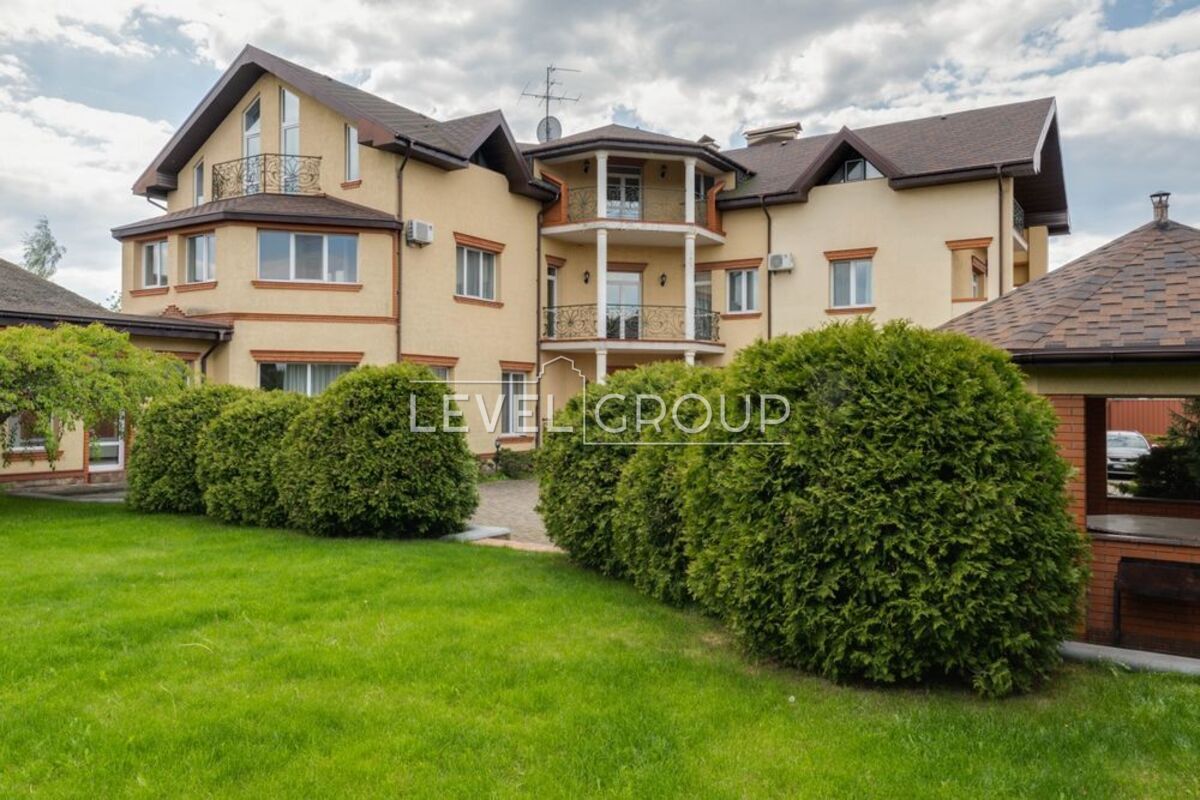 Дніпровська, 10