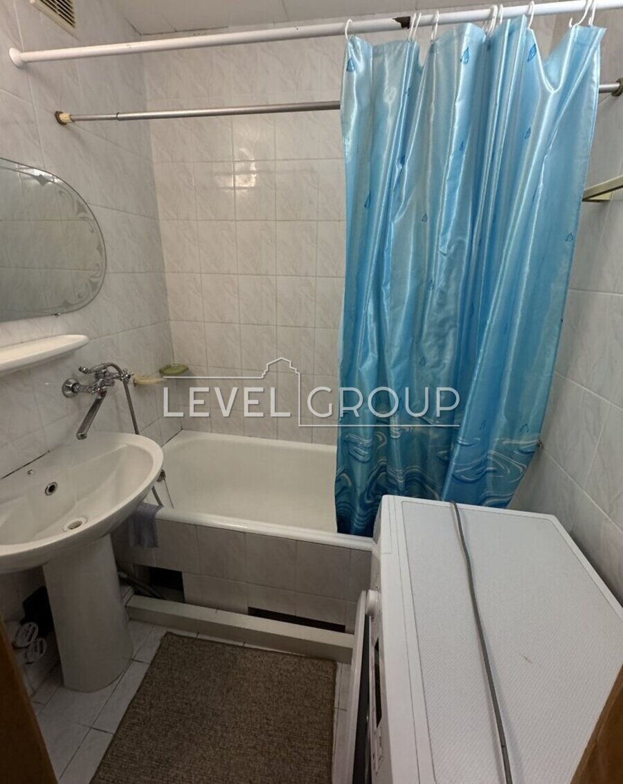 Honore de Balzac St., 24