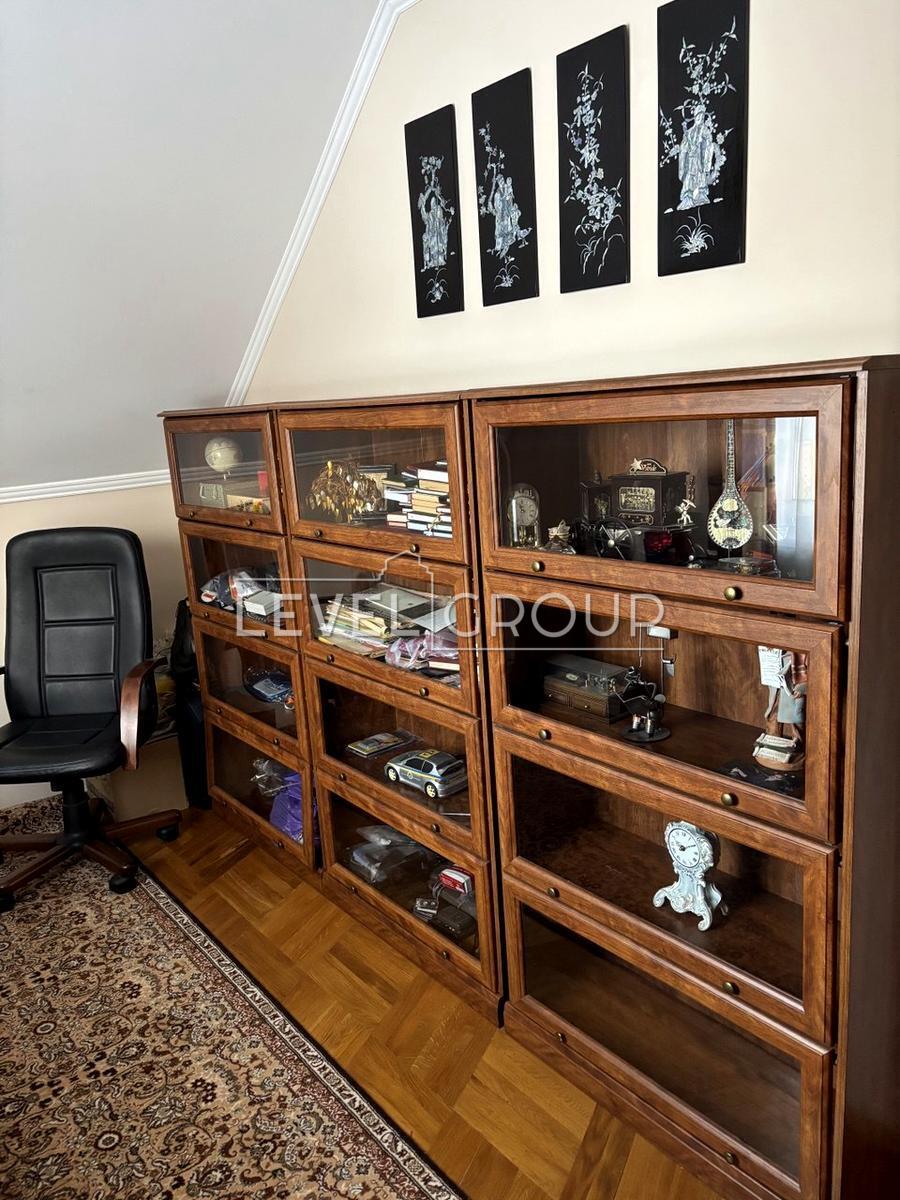 Мистецька вул., 7