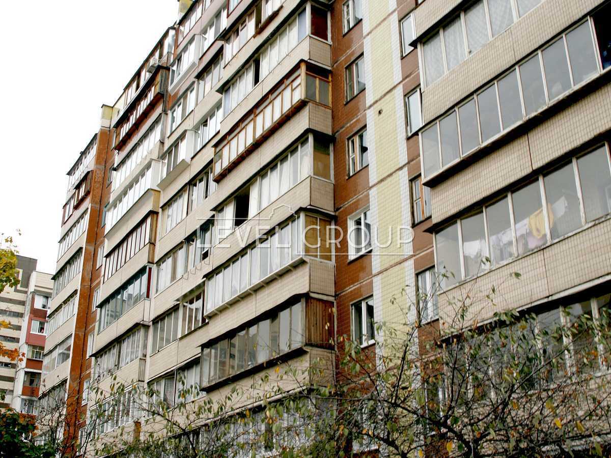 Volodymyr Vysotskyi Blvd., 6A