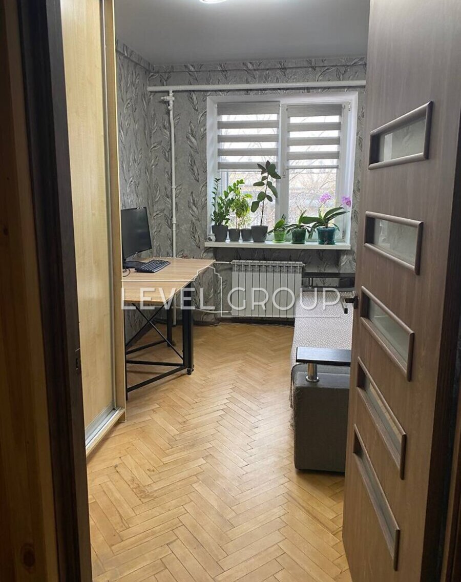Метробудівська вул., 6