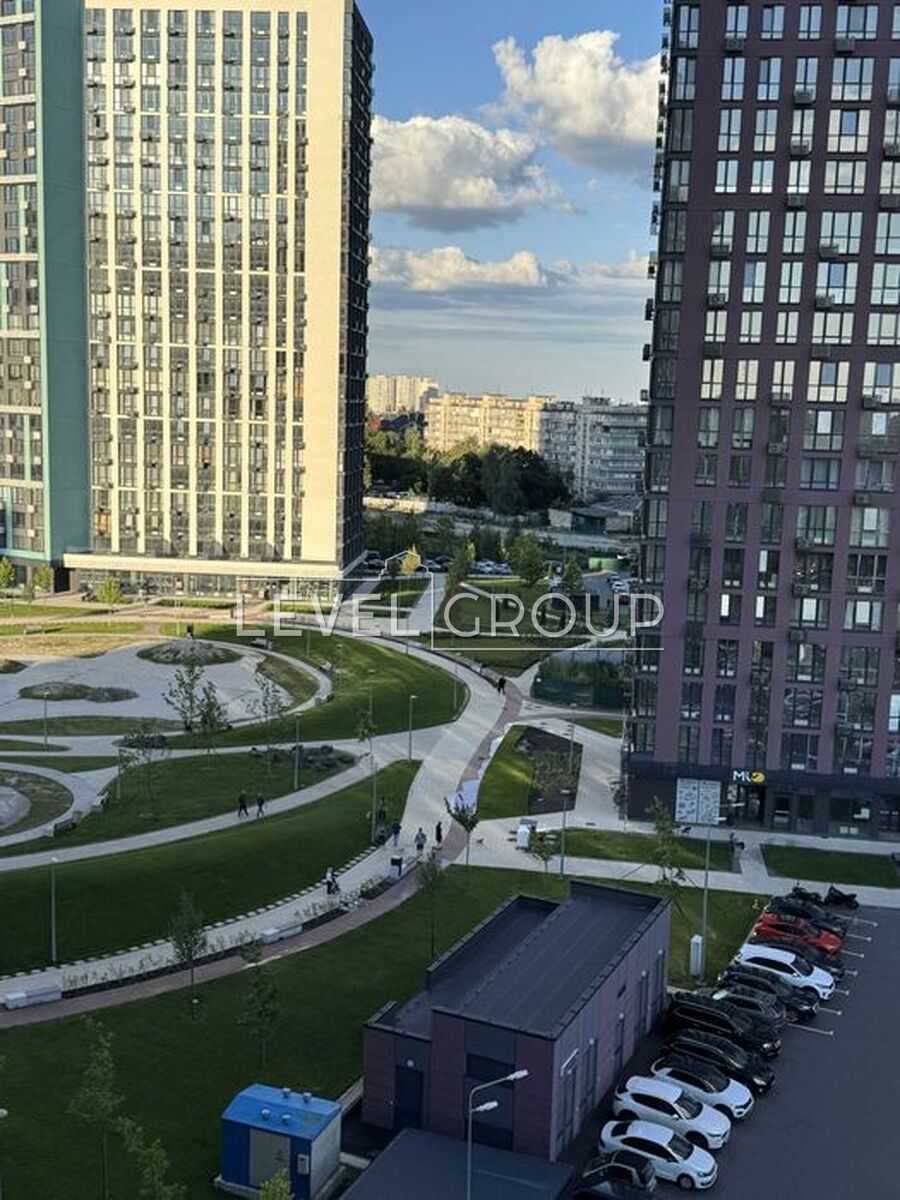 Віктора Некрасова вул. (Північно-Сирецька), 8