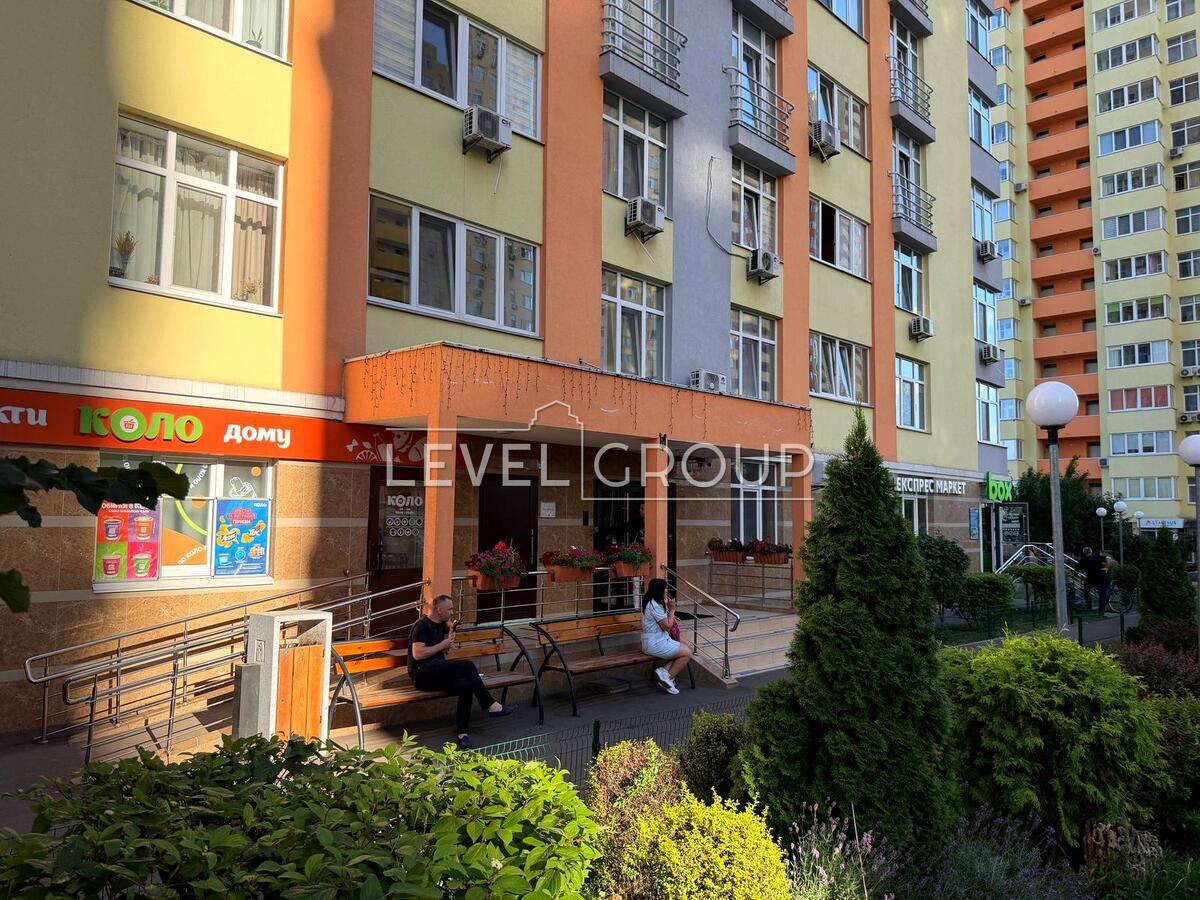 Сімї Кульженків вул. (Петра Дегтяренка), 31а