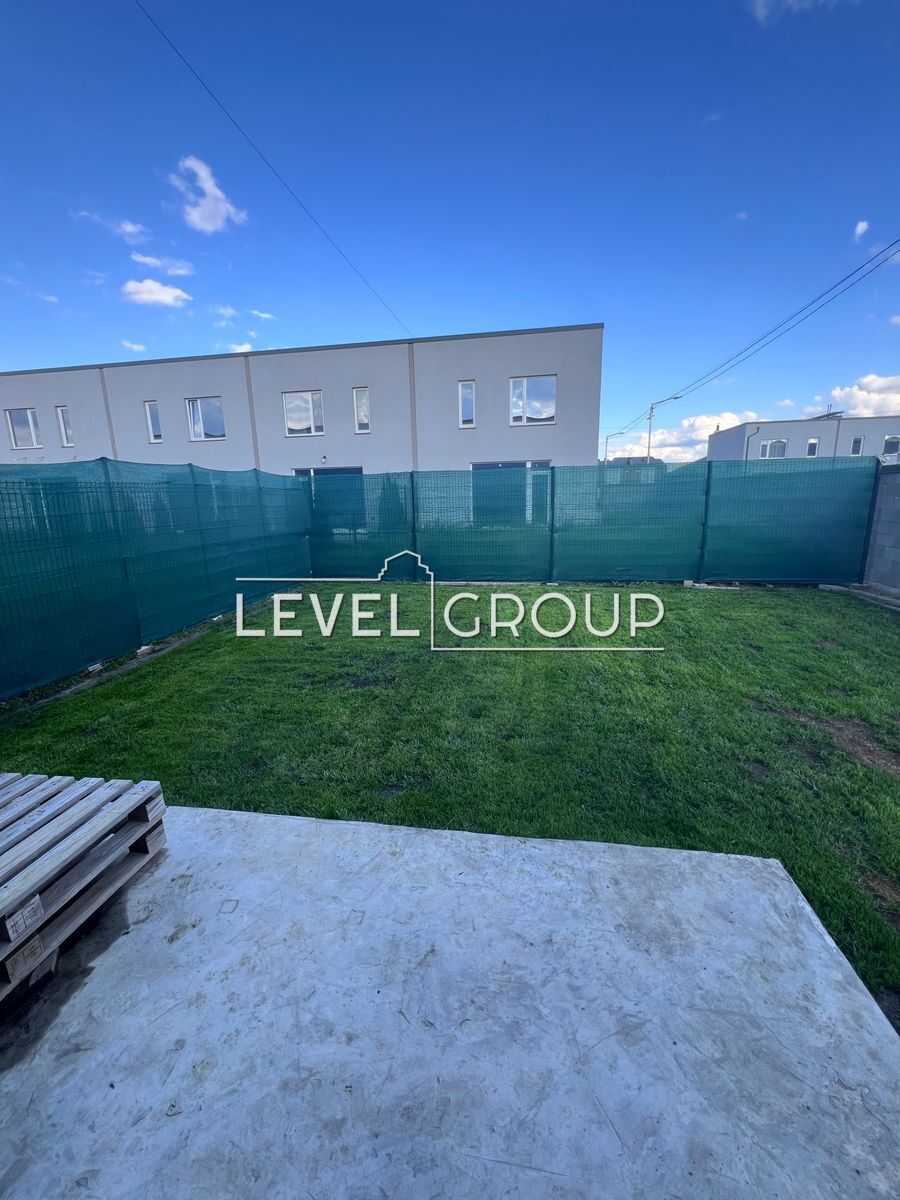 3-тя Будівельників вул., 1