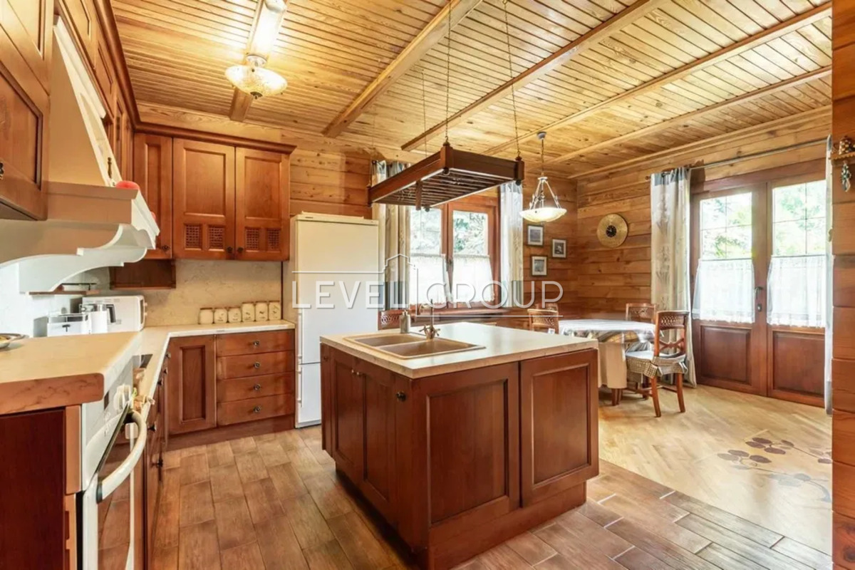 Авгурівська, 125