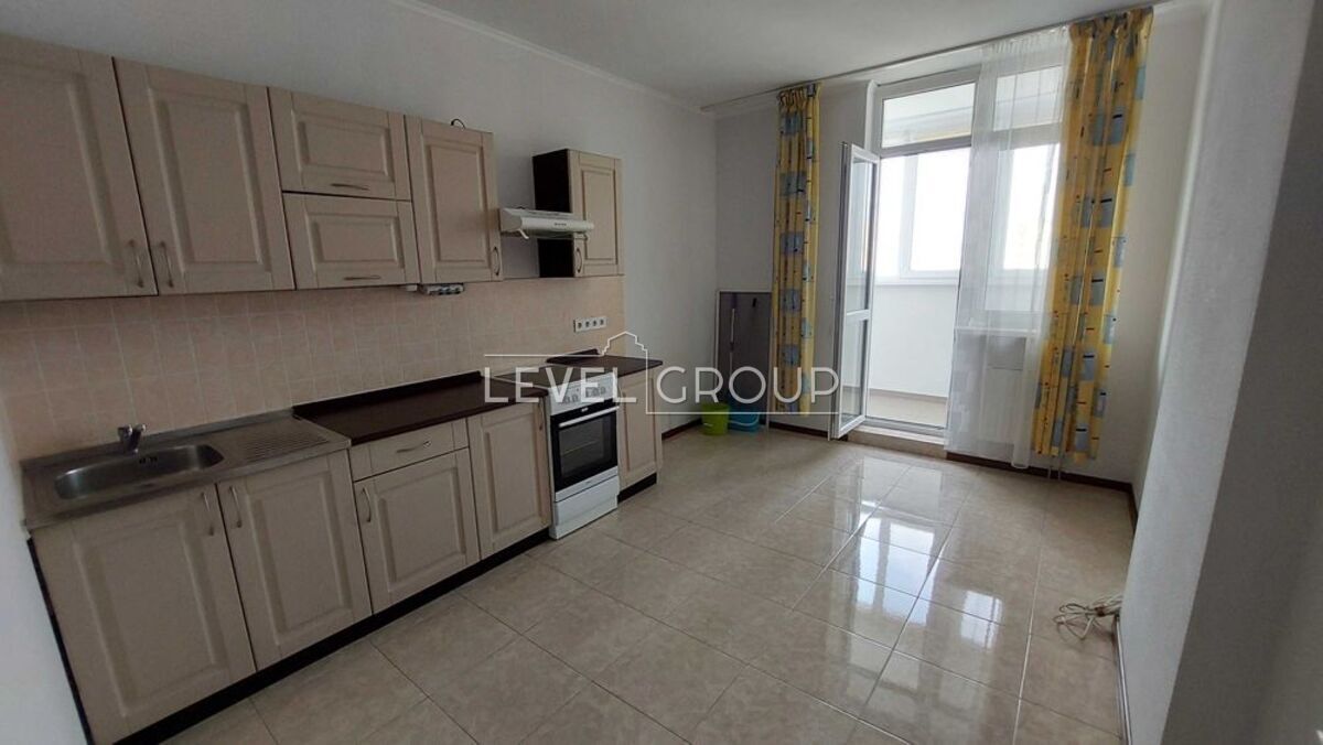 Воскресенська вул., 14е