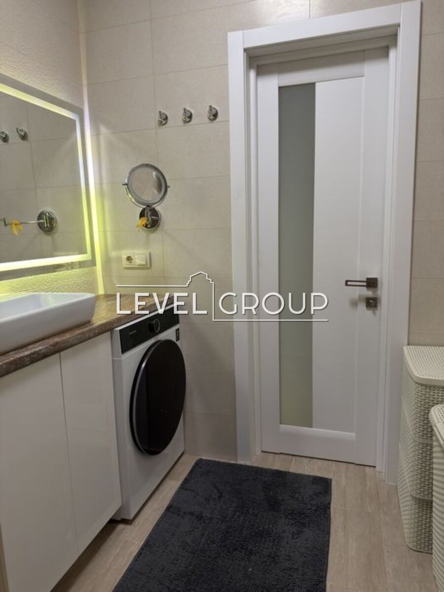 вул. Першотравнева, 24 в