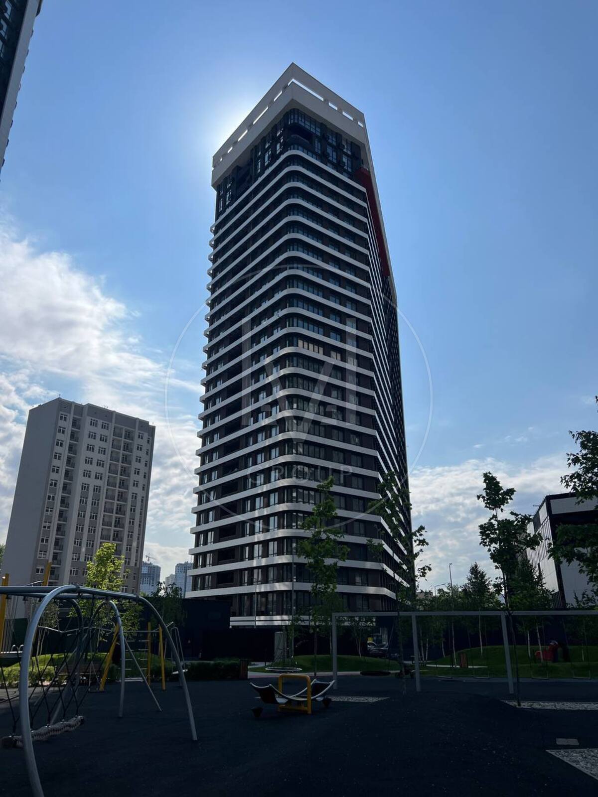 Dniprovska naberezhna, 15E