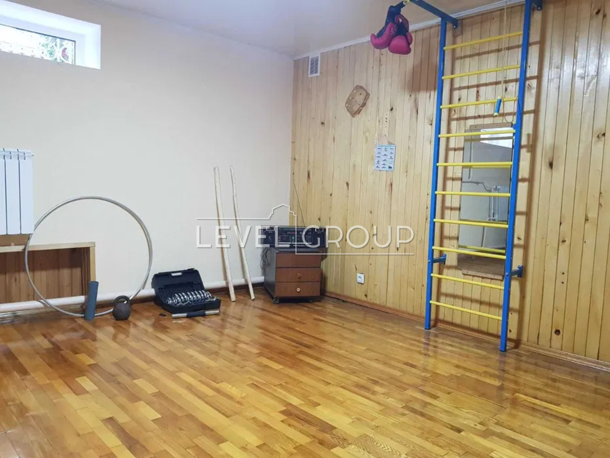 Жовтнева вул., 22