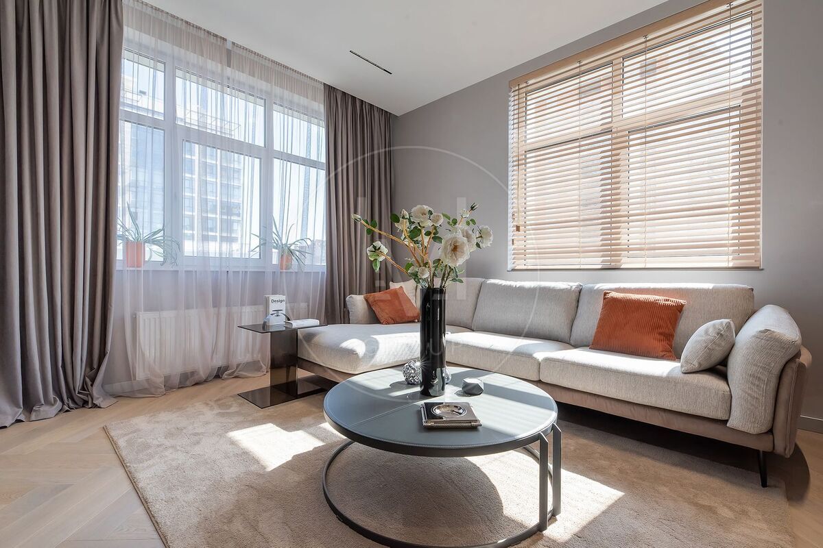 name_en