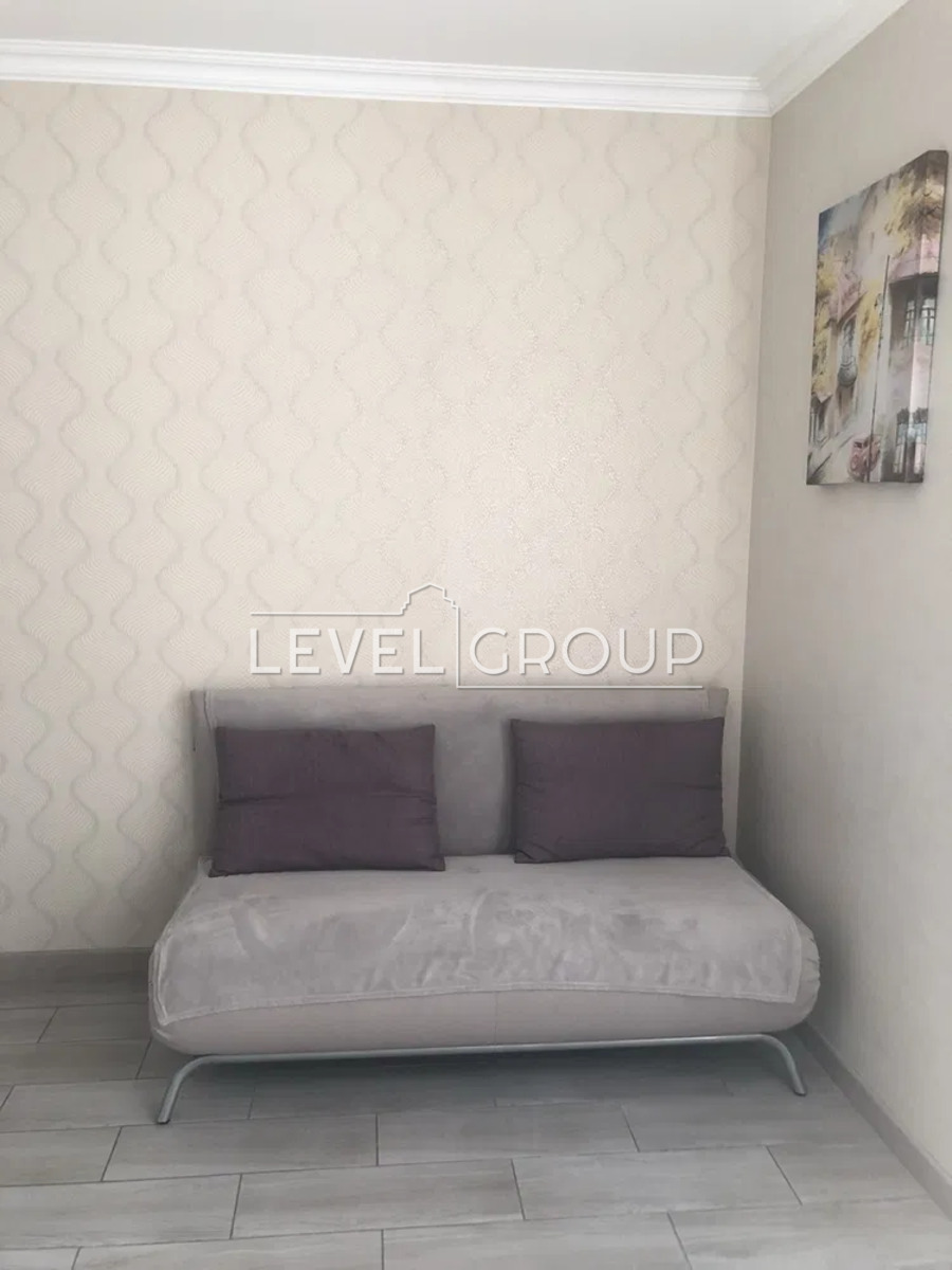name_en