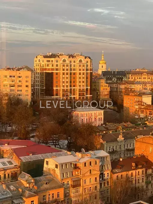 Богдана Хмельницького вул., 58а