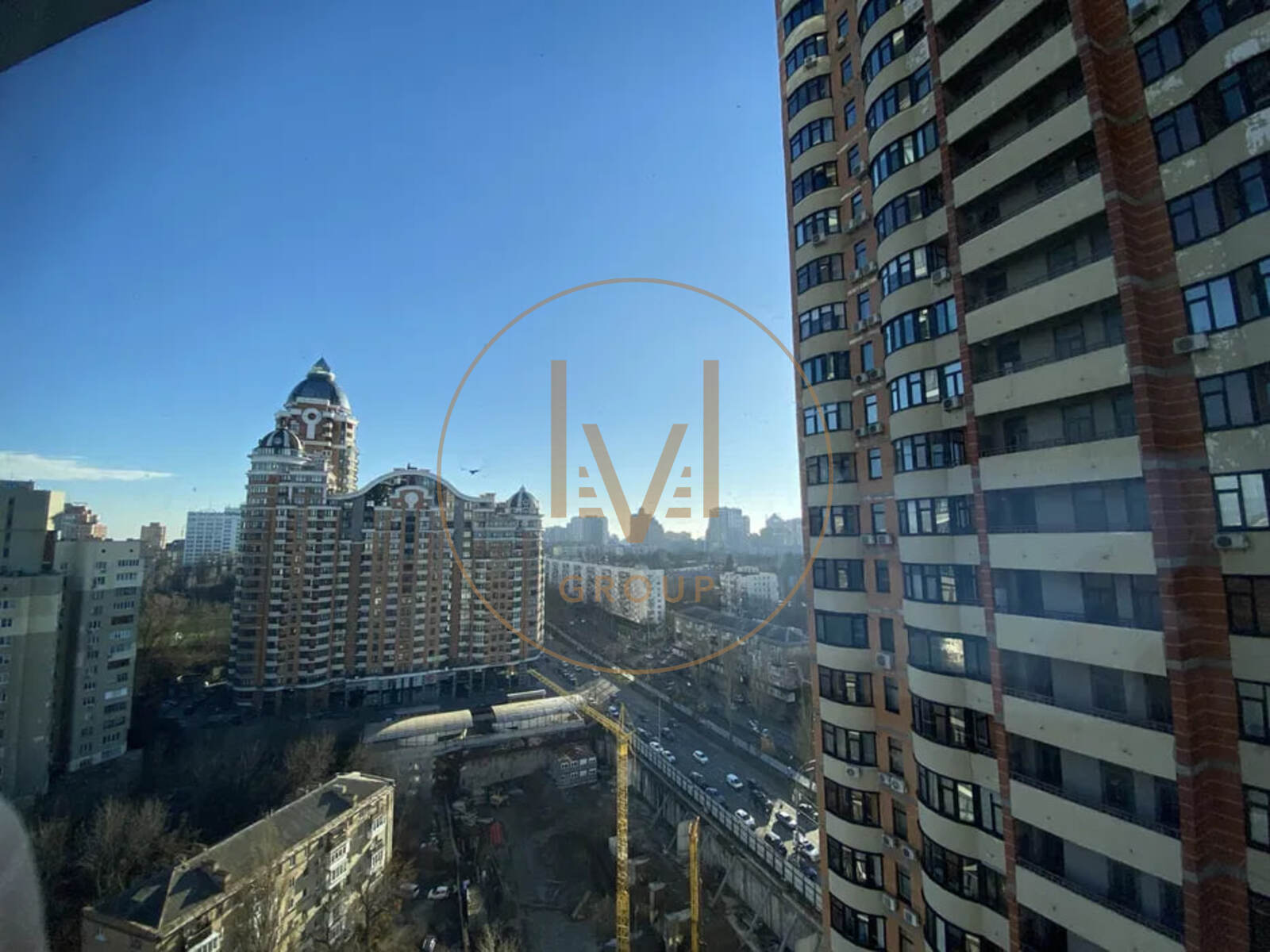 Lesi Ukrainky Blvd., 7V