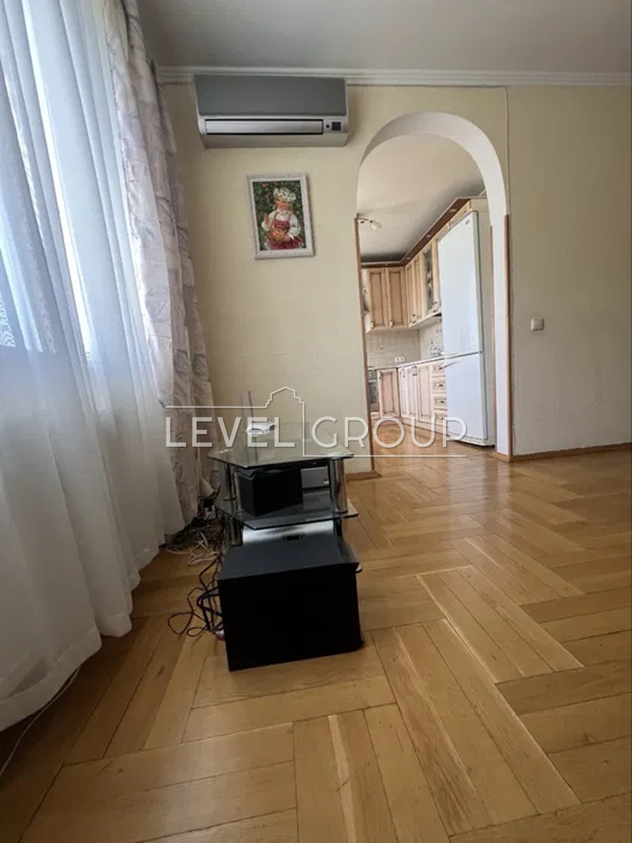 Голосіївський просп. (проспект 40-річчя Жовтня), 11