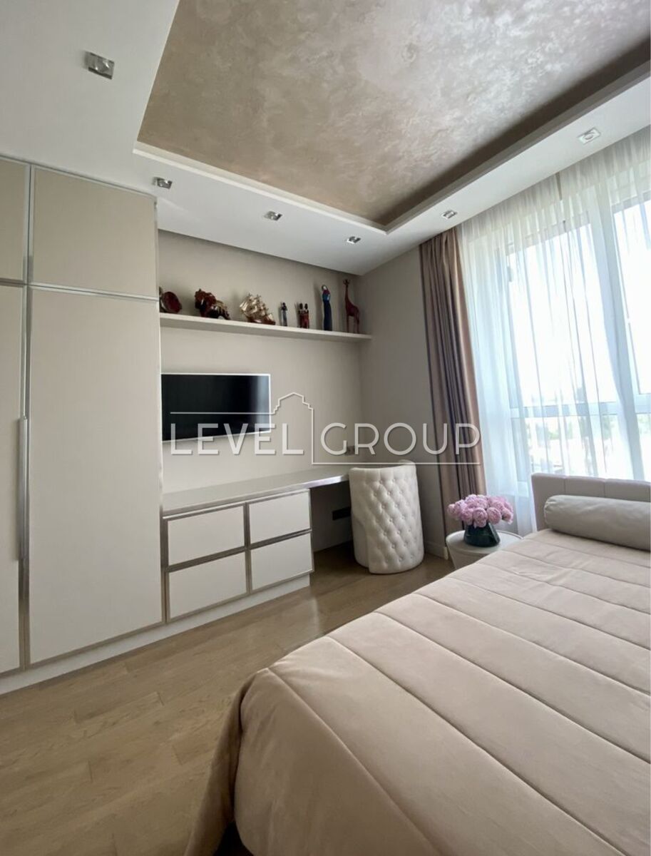 Lesia Ukrainka Blvd., 7v