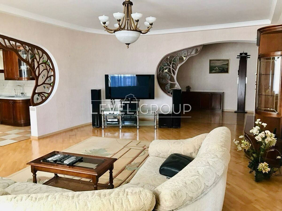 Andriy Verkhoglyad St. (Mykhayla Dragomirova), 4