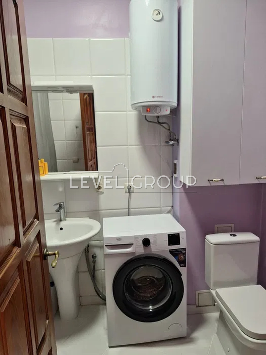 John McCain St. (Ivana Kudry), 20