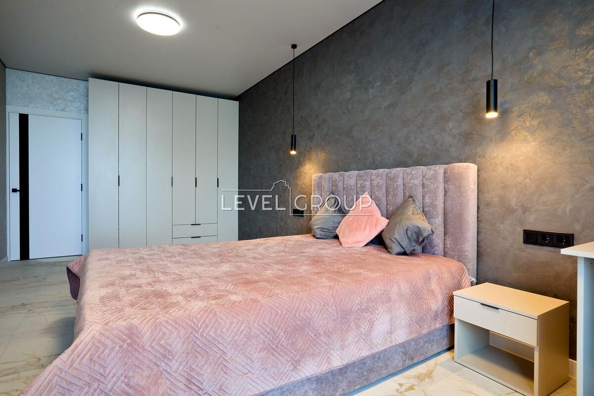 Олександра Олеся вул., 8/17