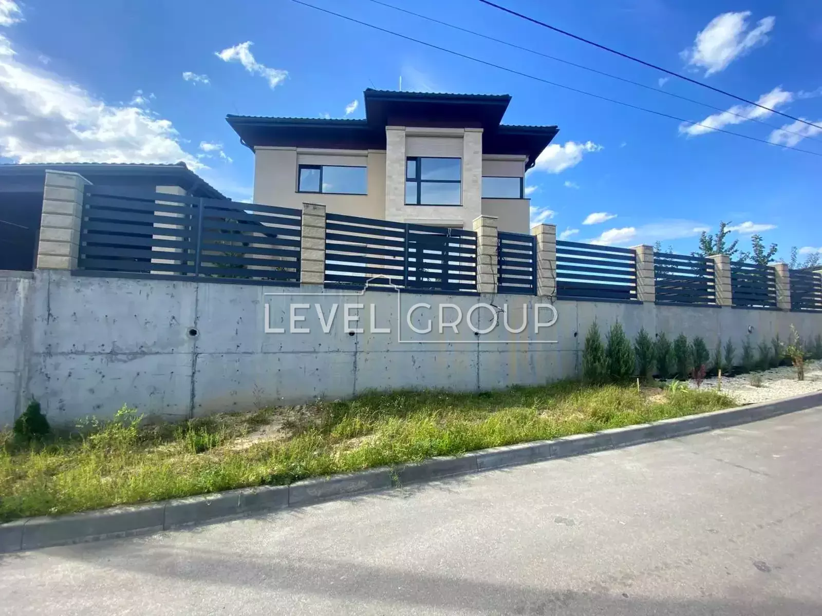 Захрестова вулиця, 15