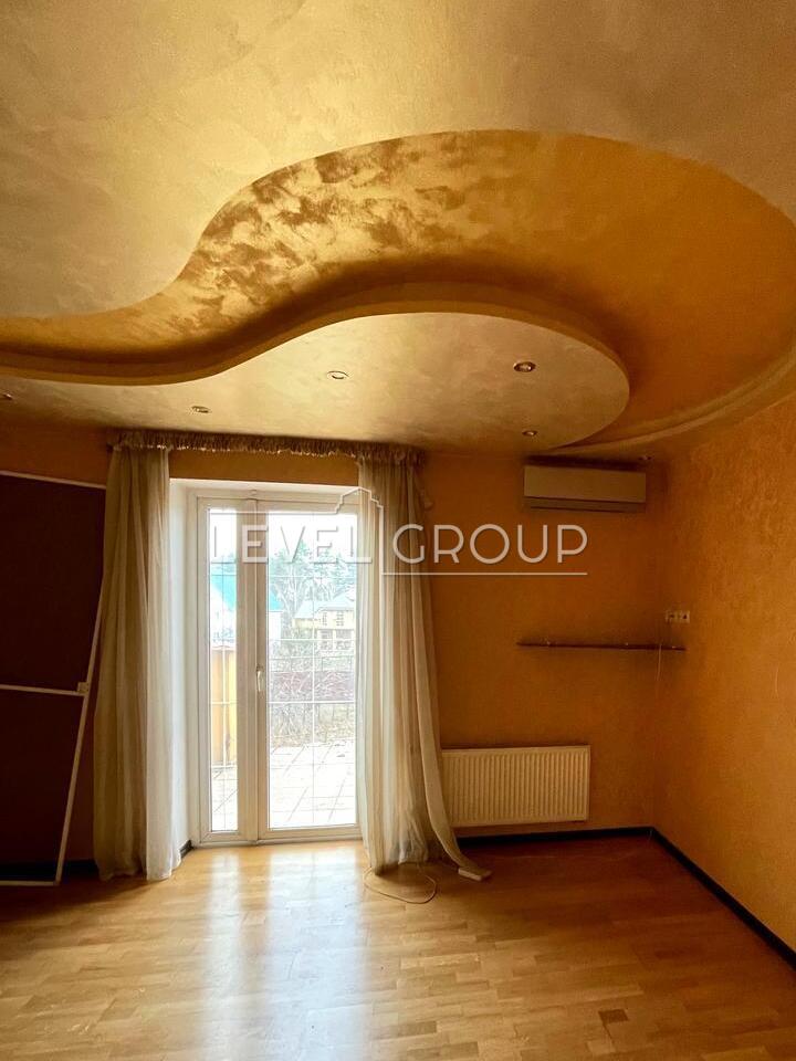 Vyshneva St., 72